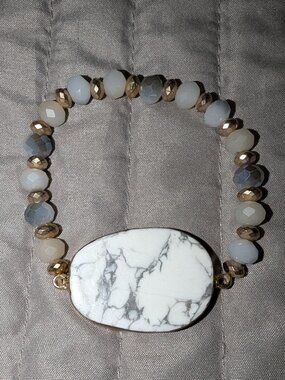 $1 with Bundle ~ Howlite Stone Beaded Stretch Bracelet  7120